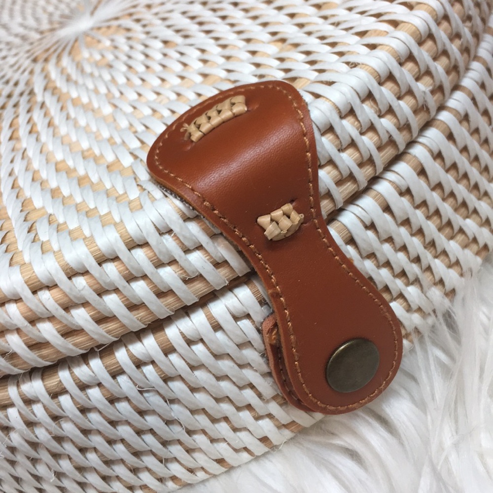 Nantucket Style Large Crossbody Woven Rattan Bag - Picture 7 of 16